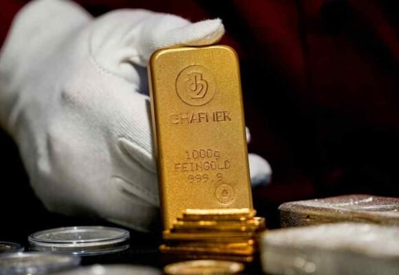 Gold heads for worst quarter in more than a decade as retail frenzy fades